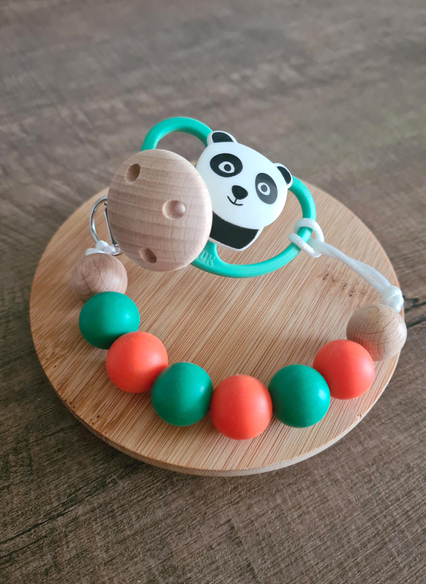 Cute handmade soother clips that display the colours of the Irish flag. A unique present for the newborns and toddlers of Ireland! 