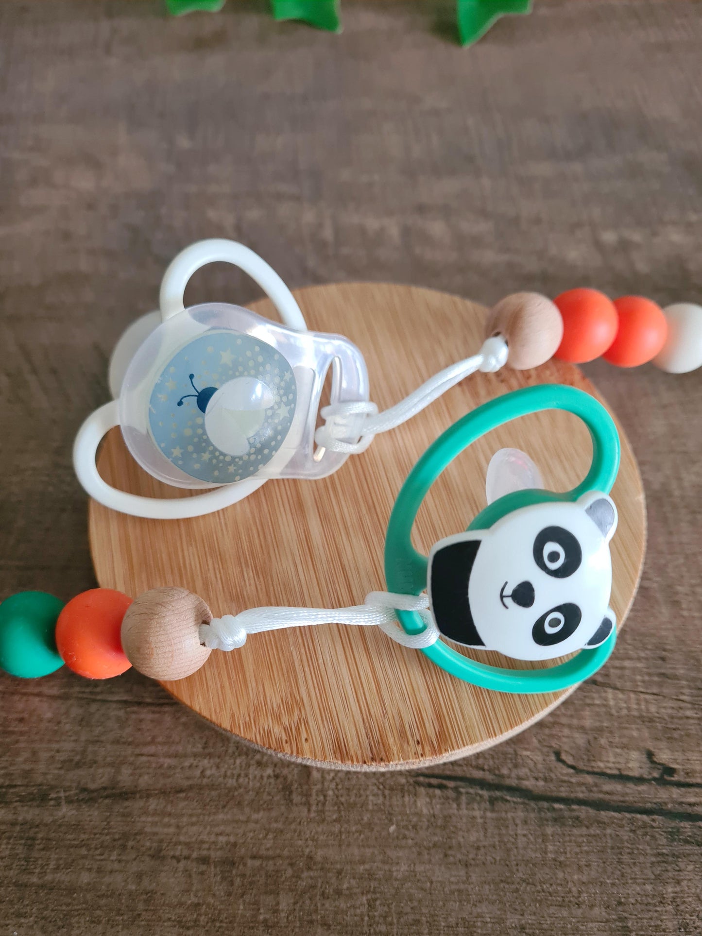 Cute handmade soother clips that display the colours of the Irish flag. A unique present for the newborns and toddlers of Ireland! 