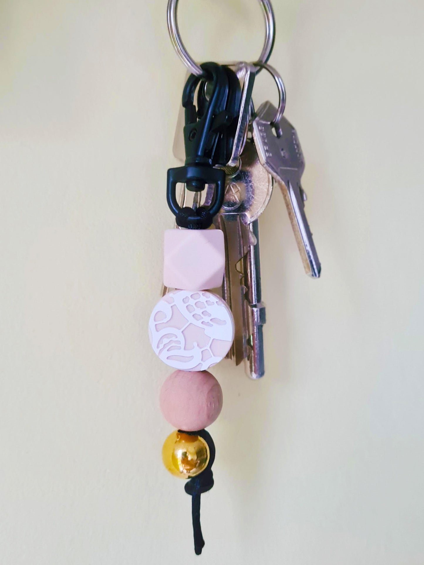 Our stylish keychains can be attached to baby changing bags, backpacks or to your keys! With the flexible design, they are easy to grip and use as zip pullers. 