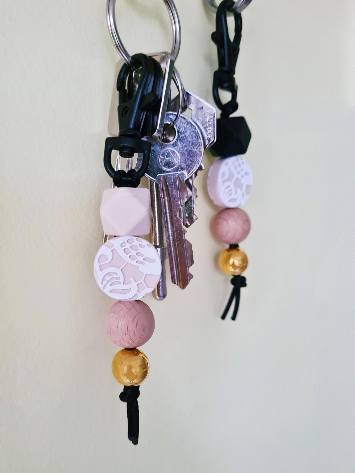 Our stylish keychains can be attached to baby changing bags, backpacks or to your keys! With the flexible design, they are easy to grip and use as zip pullers. 