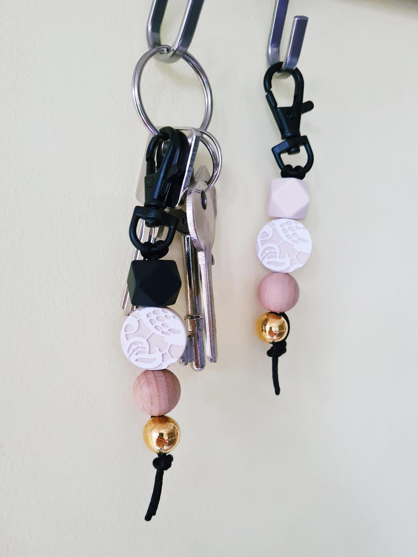 Our stylish keychains can be attached to baby changing bags, backpacks or to your keys! With the flexible design, they are easy to grip and use as zip pullers.