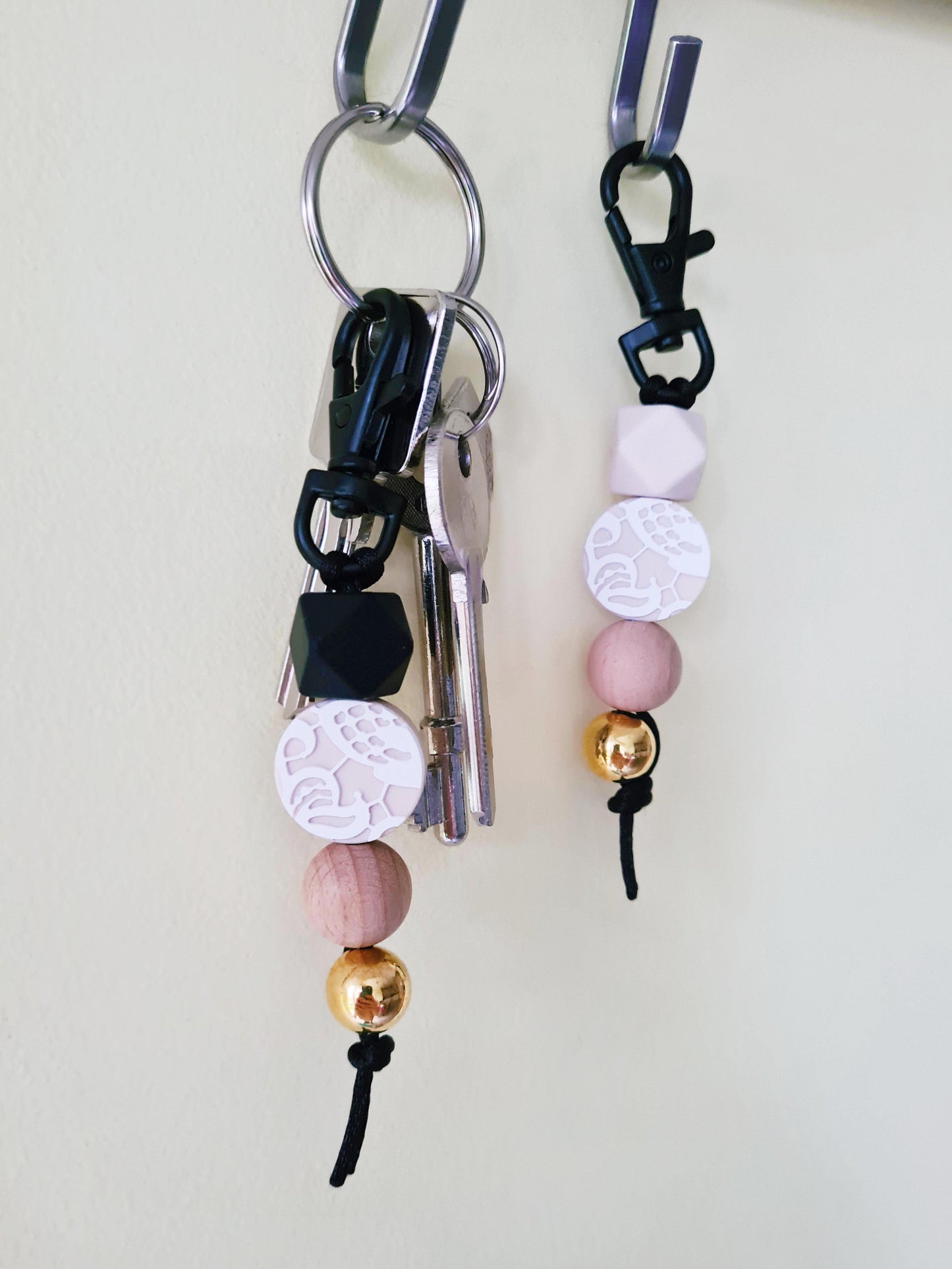 Our stylish keychains can be attached to baby changing bags, backpacks or to your keys! With the flexible design, they are easy to grip and use as zip pullers. 