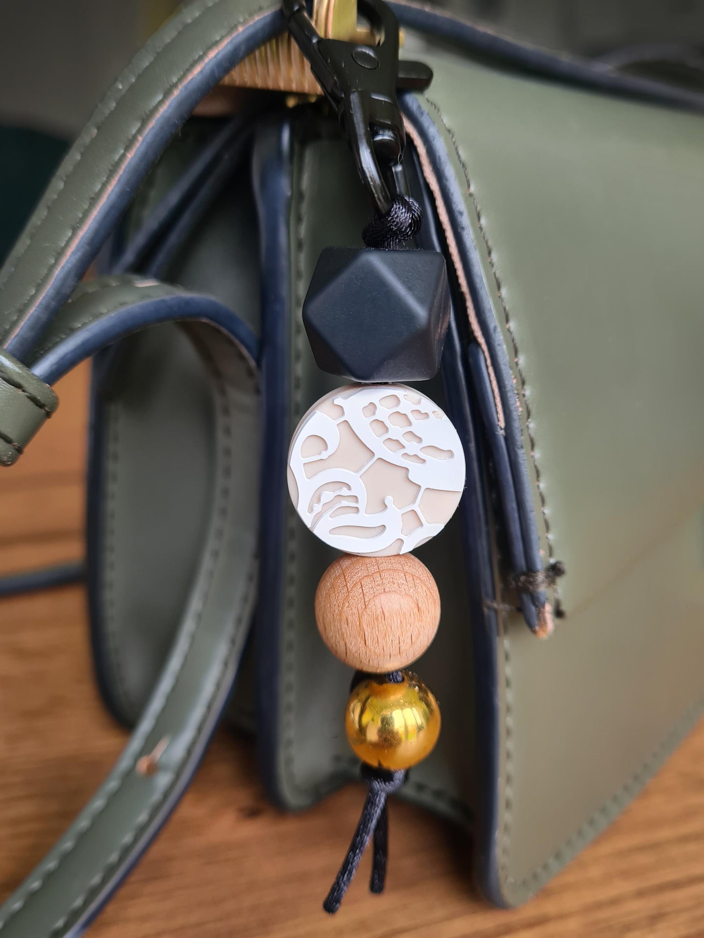 Our stylish keychains can be attached to baby changing bags, backpacks or to your keys! With the flexible design, they are easy to grip and use as zip pullers. 