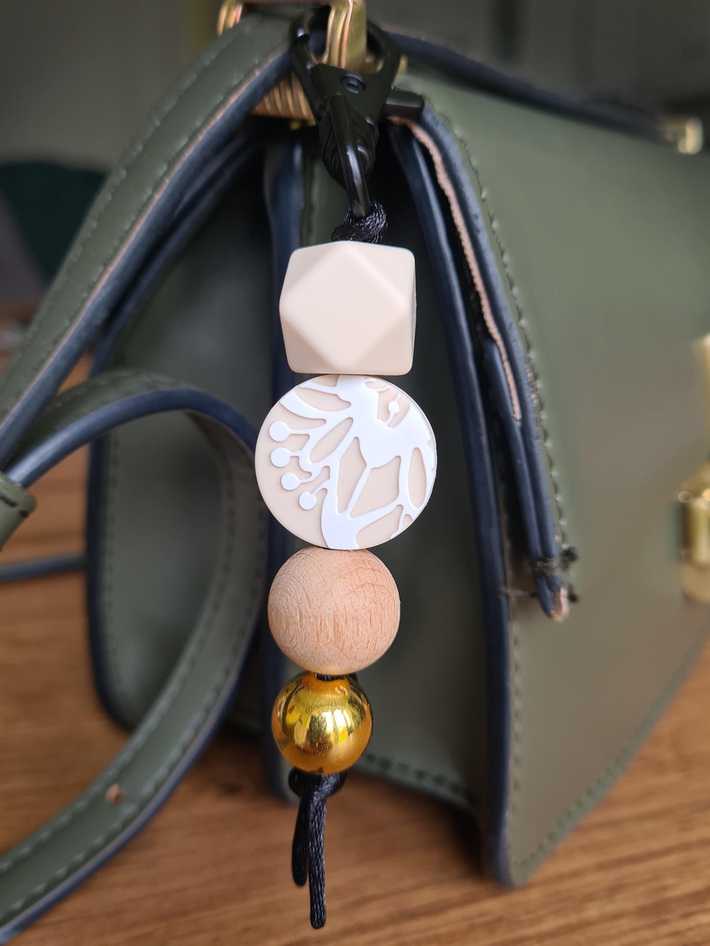 Our stylish keychains can be attached to baby changing bags, backpacks or to your keys! With the flexible design, they are easy to grip and use as zip pullers.