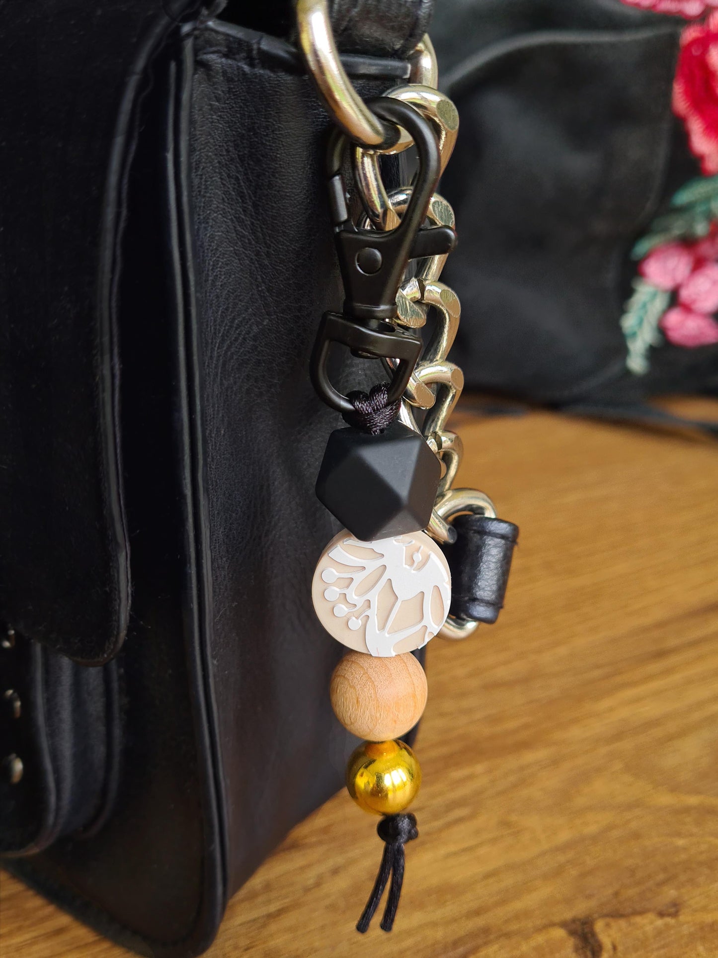Our stylish keychains can be attached to baby changing bags, backpacks or to your keys! With the flexible design, they are easy to grip and use as zip pullers. 