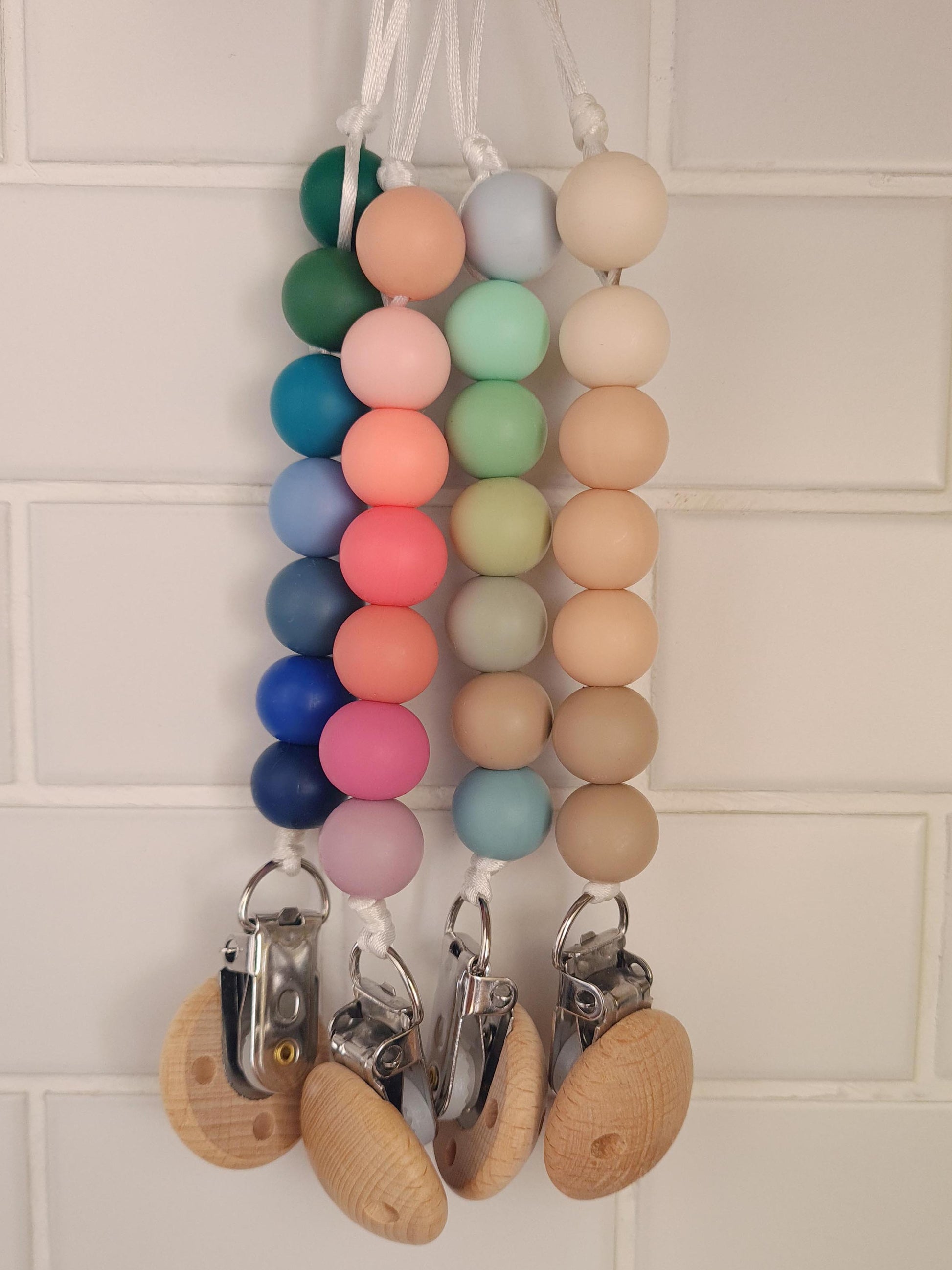 The Nibbly Neapolitan soother clip is a good handmade gift idea for newborns or toddlers. Perfect for the sweet hearts who love Neapolitan Ice Cream!