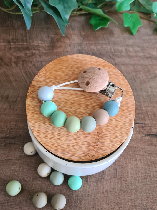 The Bon Bon Chew Chew soother clip is a good handmade gift idea for newborns or toddlers. Perfect for the wee sweet hearts in your life!
