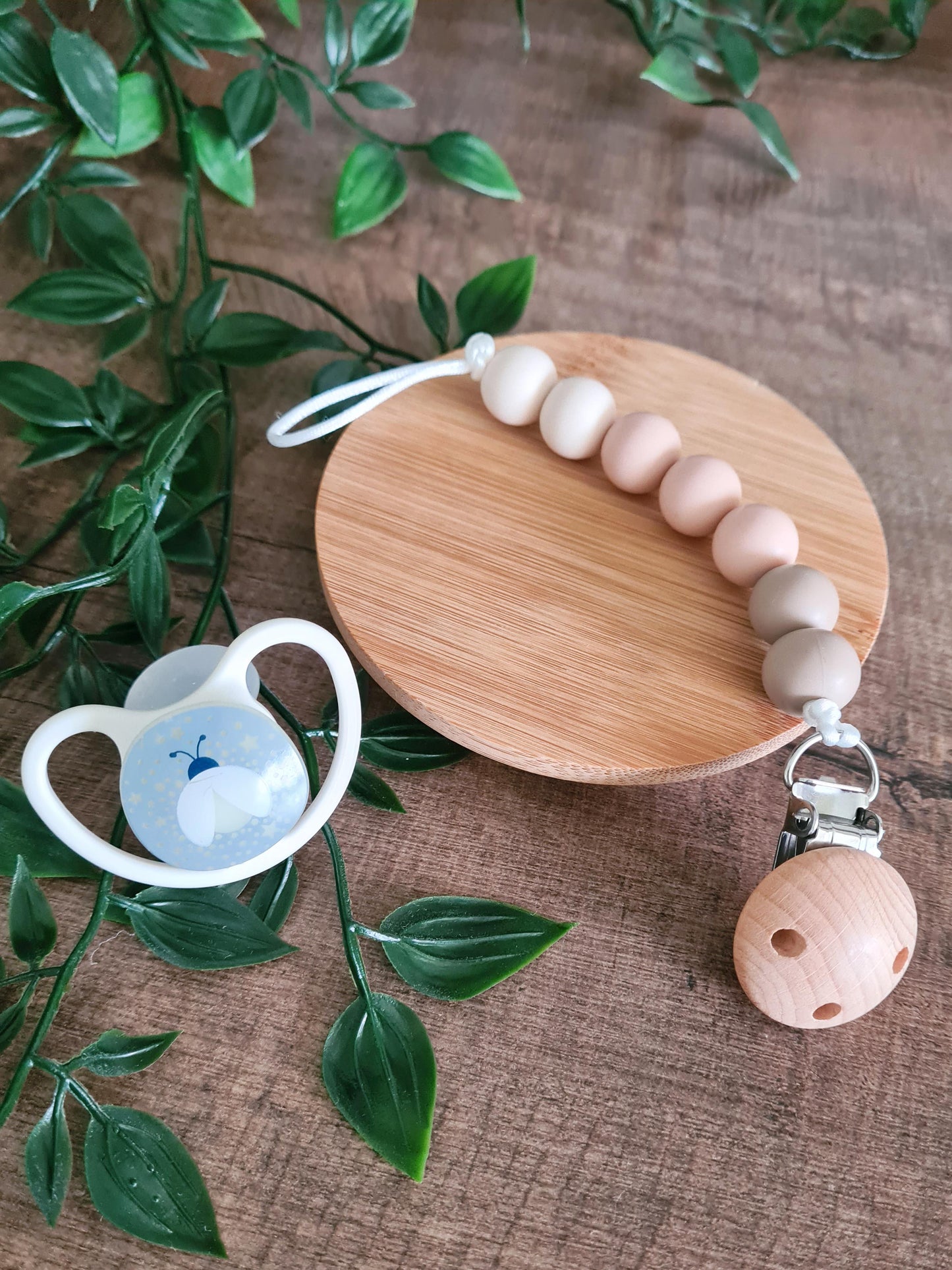 The Nibbly Neapolitan soother clip is a good handmade gift idea for newborns or toddlers. Perfect for the sweet hearts who love Neapolitan Ice Cream!