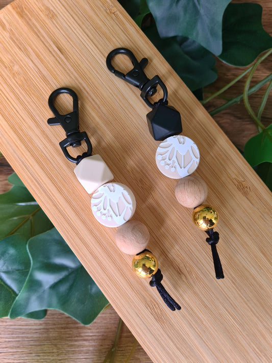 Our stylish keychains can be attached to baby changing bags, backpacks or to your keys! With the flexible design, they are easy to grip and use as zip pullers. 