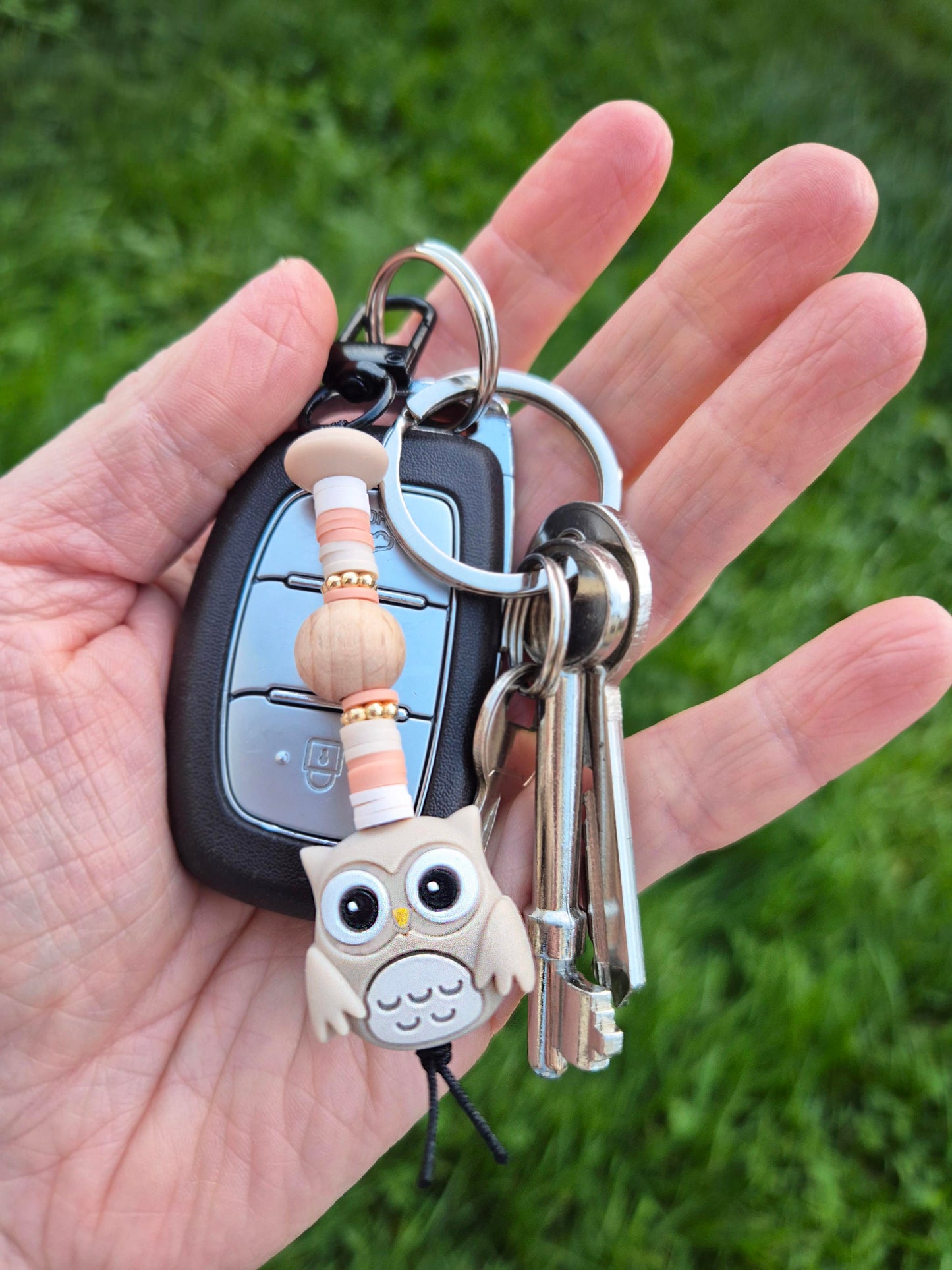 Beige owl keyring